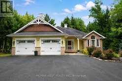 20 DEERHURST HIGHLANDS DRIVE | Huntsville Ontario | Slide Image Two