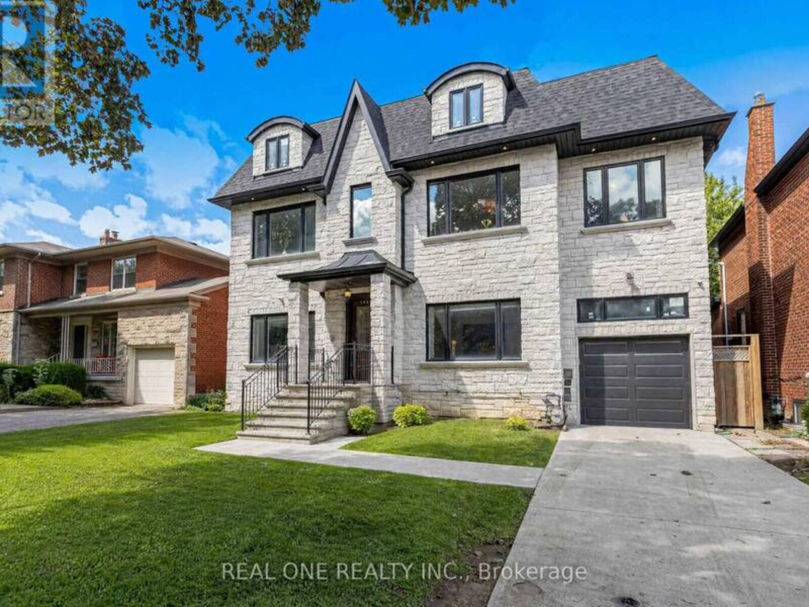 100 RIDELLE AVENUE, Toronto, Ontario M6B 1J6