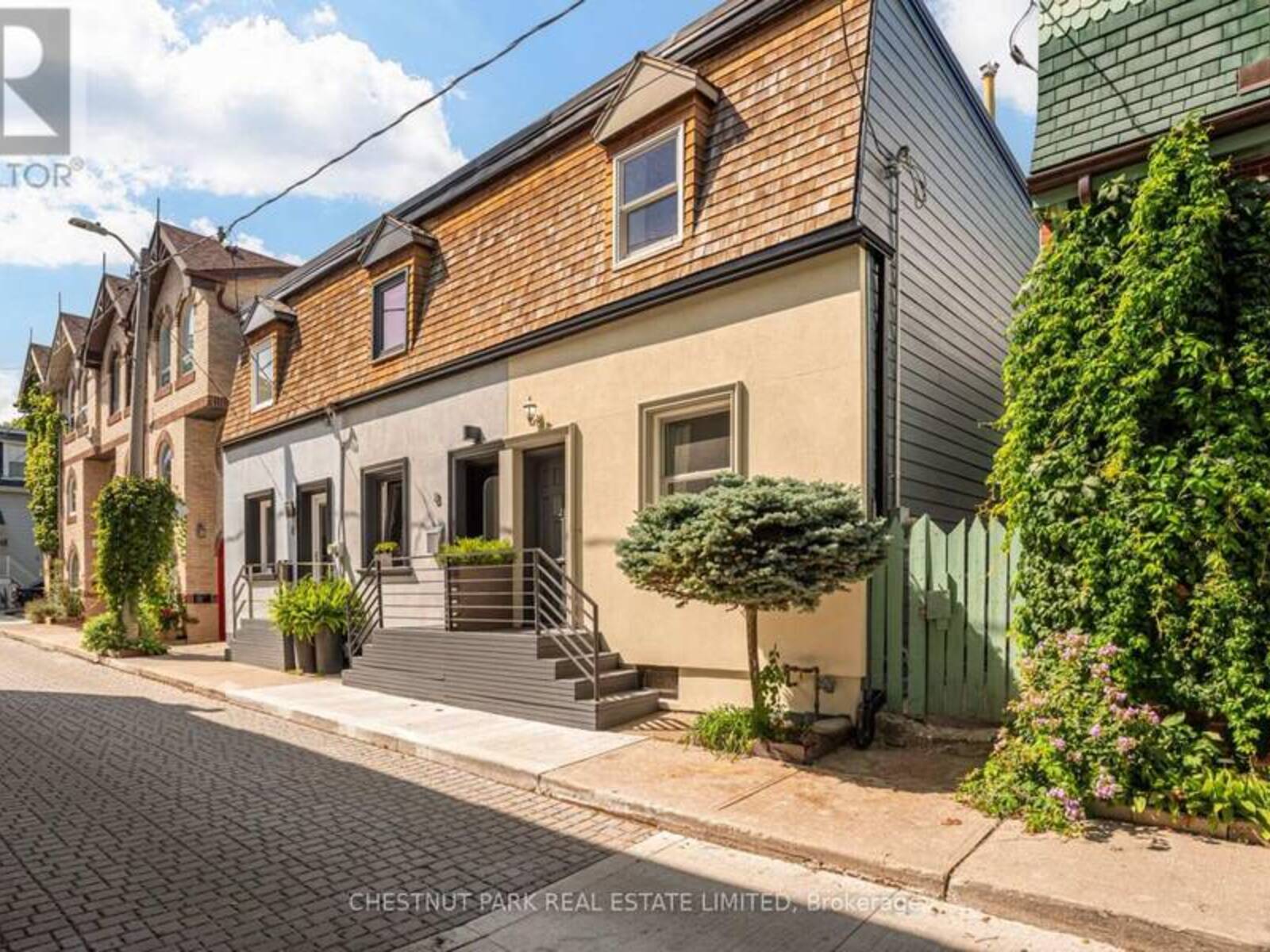 10 SACKVILLE PLACE, Toronto, Ontario M4X 1A4