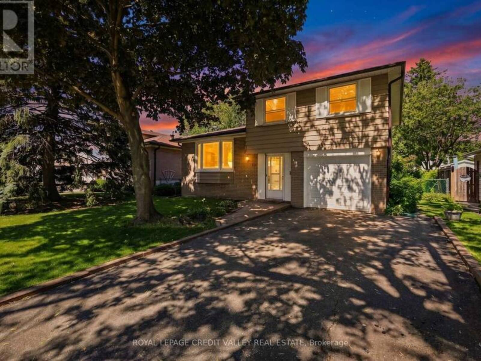 32 FARMINGTON DRIVE, Brampton, Ontario L6W 2V2