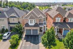89 PATTI MCCULLOCH WAY | Newmarket Ontario | Slide Image Four
