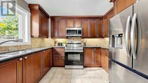 15 MARSH STREET | Richmond Hill Ontario | Slide Image Thirteen