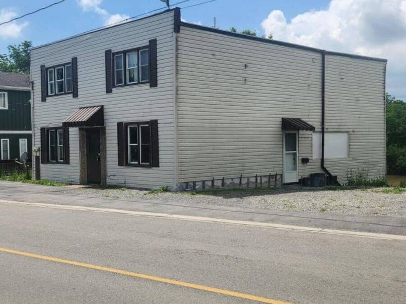 42 RIVERSIDE DRIVE, Welland, Ontario L3C 5E2