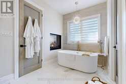 8 KNOWLES CRESCENT | Rosseau Ontario | Slide Image Twenty