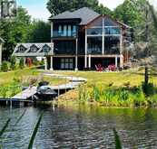 8 KNOWLES CRESCENT | Rosseau Ontario | Slide Image Three