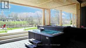 8 KNOWLES CRESCENT | Rosseau Ontario | Slide Image Forty
