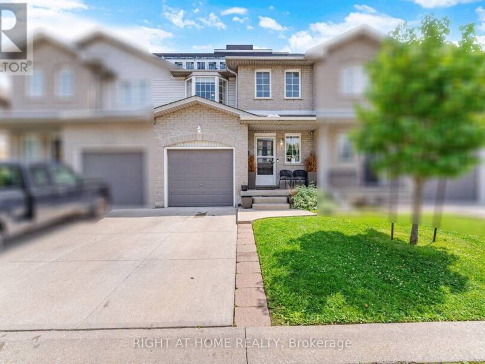 14 - 104 FRANCES AVENUE, Hamilton, Ontario L8E 5X3