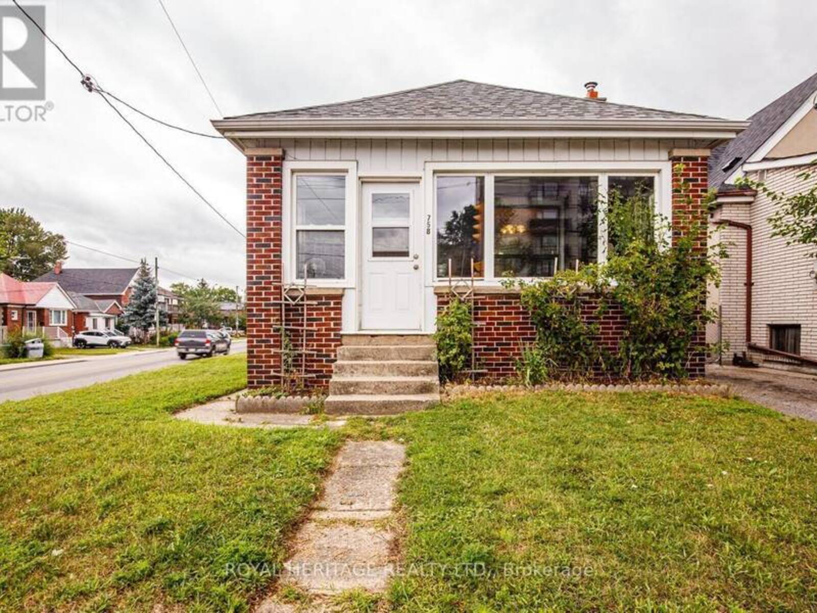 758 JANE STREET, Toronto, Ontario M6N 4B9