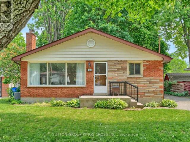 34 HILLCREST AVENUE Chatham Ontario, N7M 4E7 - 6 Bedrooms Home For Sale