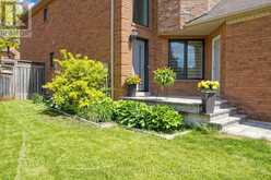 50 SPRINGER DRIVE | Richmond Hill Ontario | Slide Image Four