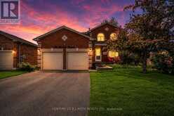 42 FARMSTEAD CRESCENT | Barrie Ontario | Slide Image One