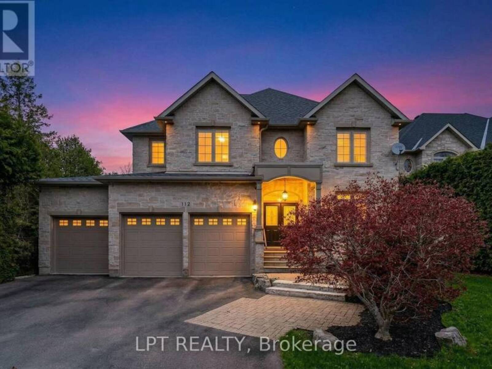 112 TYLER STREET, Aurora, Ontario L4G 2N3