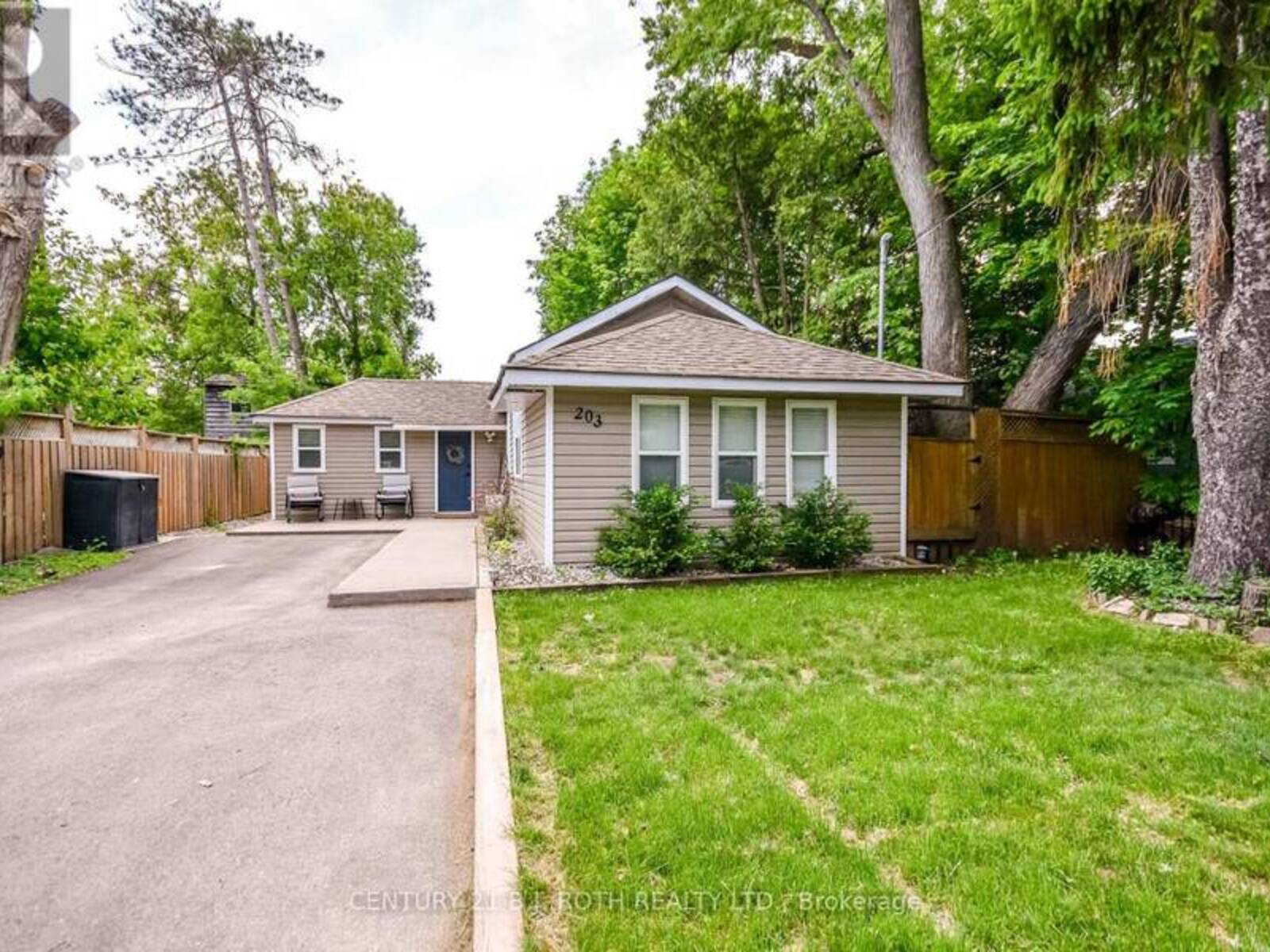 203 SOUTHVIEW ROAD, Barrie, Ontario L4N 3X6