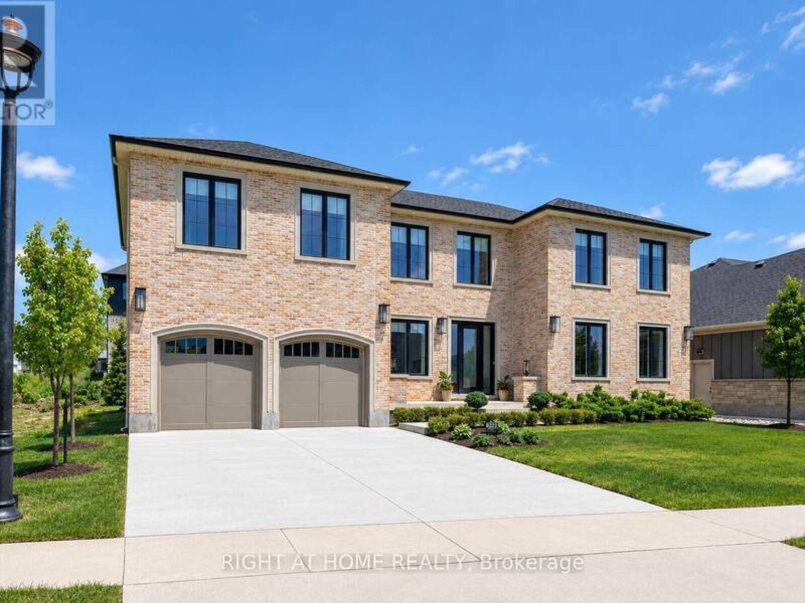 372 MANHATTAN DRIVE, London, Ontario N6K 0L5