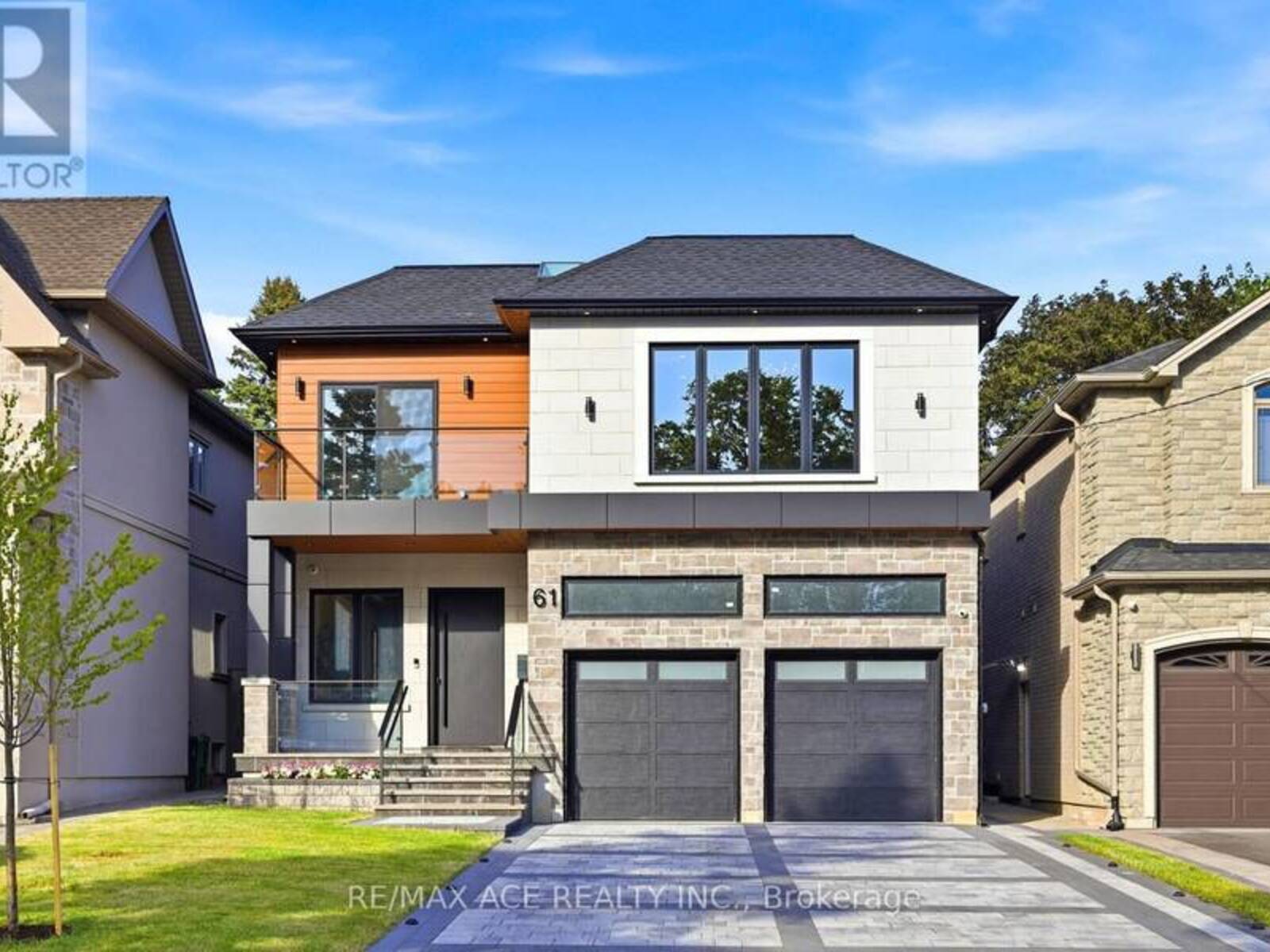 61 HAREWOOD AVENUE, Toronto, Ontario M1M 2R4
