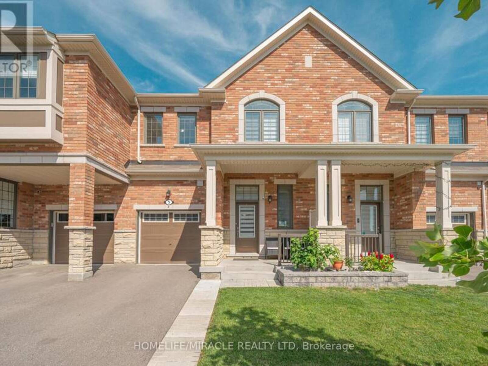 5 SEDGEMOOR STREET, Whitby, Ontario L1P 0M3