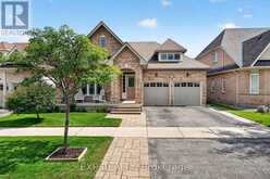 17 WYNDHAM CIRCLE | Georgina Ontario | Slide Image Two