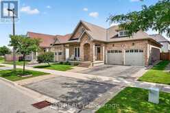 17 WYNDHAM CIRCLE | Georgina Ontario | Slide Image Three