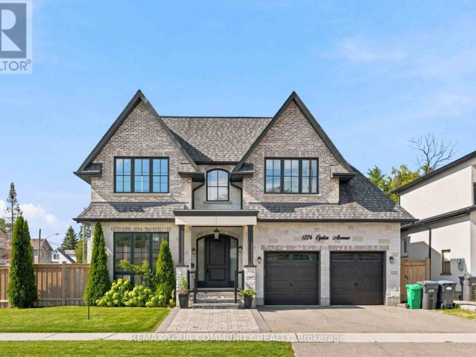 1226 OGDEN AVENUE, Mississauga, Ontario L5E 2H4