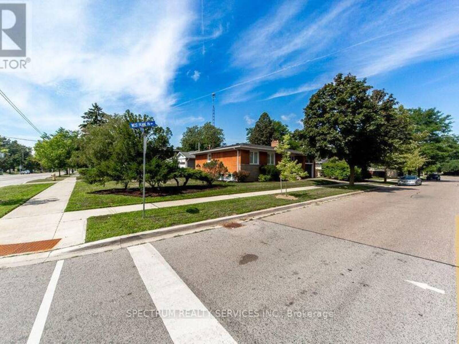 131 WEST DEANE PARK DRIVE, Toronto, Ontario M9B 2S6