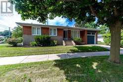 131 WEST DEANE PARK DRIVE | Toronto Ontario | Slide Image Three