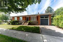 131 WEST DEANE PARK DRIVE | Toronto Ontario | Slide Image Four