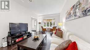 23 PIERA GARDENS | Markham Ontario | Slide Image Five