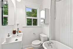 21 MENDEL AVENUE | Toronto Ontario | Slide Image Nineteen
