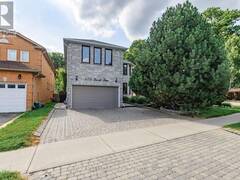 106 LARRATT LANE Richmond Hill Ontario, L4C 0E3