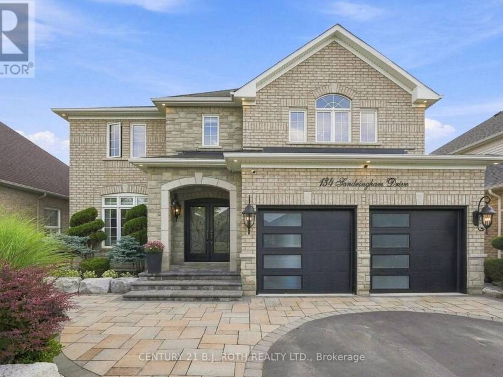 134 SANDRINGHAM DRIVE, Barrie, Ontario L4M 0C9