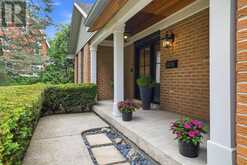 11 REGENCY COURT | Oakville Ontario | Slide Image Four