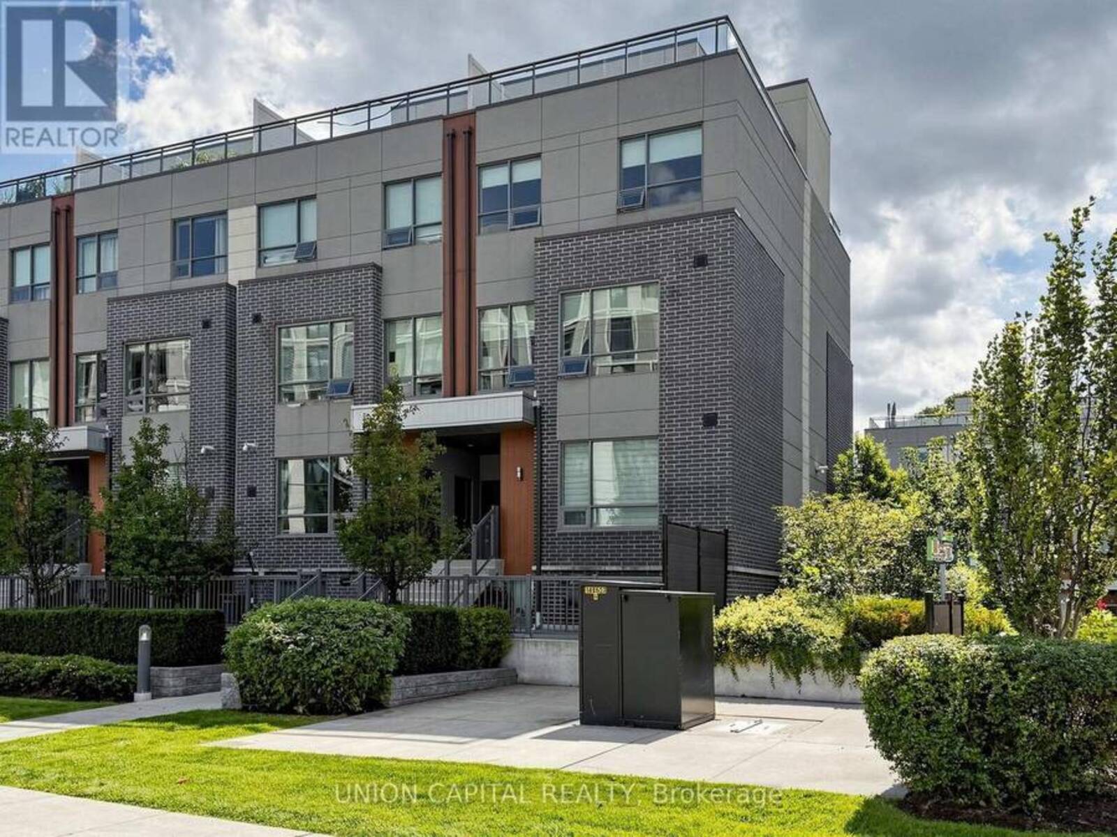 4 - 1238 CAWTHRA ROAD, Mississauga, Ontario L5G 0B6