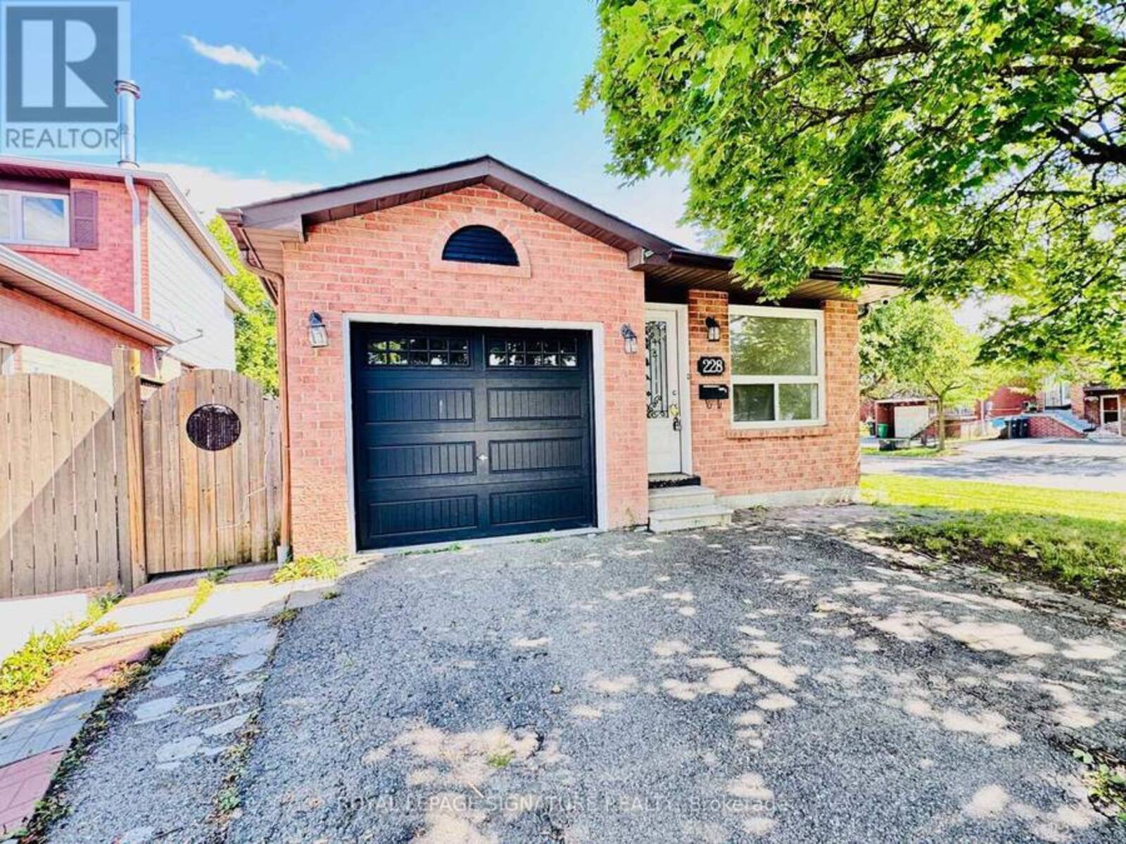228 MARTINDALE CRESCENT, Brampton, Ontario L6X 2V2