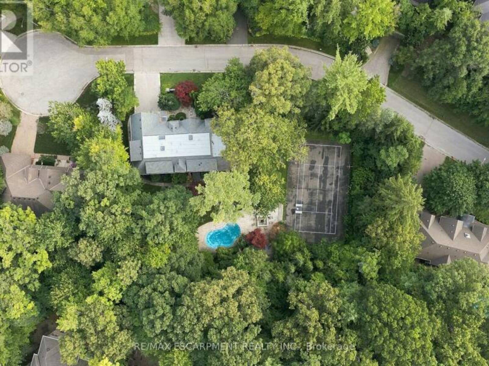 2035 HEARTWOOD COURT, Mississauga, Ontario L5C 4P7