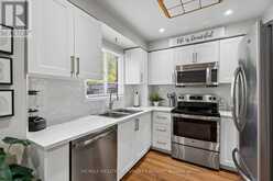 805 PLAYTER CRESCENT | Newmarket Ontario | Slide Image Seventeen