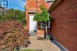 805 PLAYTER CRESCENT | Newmarket Ontario | Slide Image Four