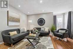 805 PLAYTER CRESCENT | Newmarket Ontario | Slide Image Eight