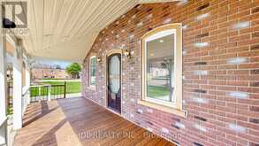 956 LAKE DRIVE E | Georgina Ontario | Slide Image Seven