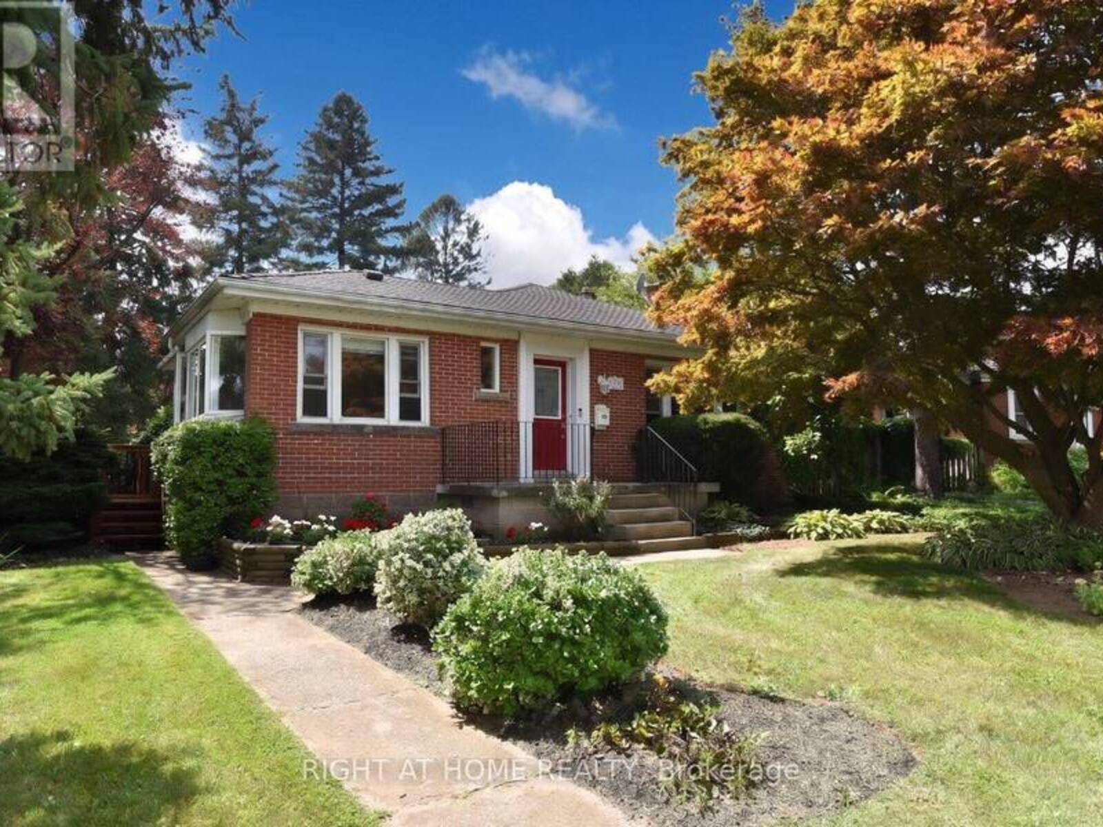 936 BOOTHMAN AVENUE, Burlington, Ontario L7T 1P6
