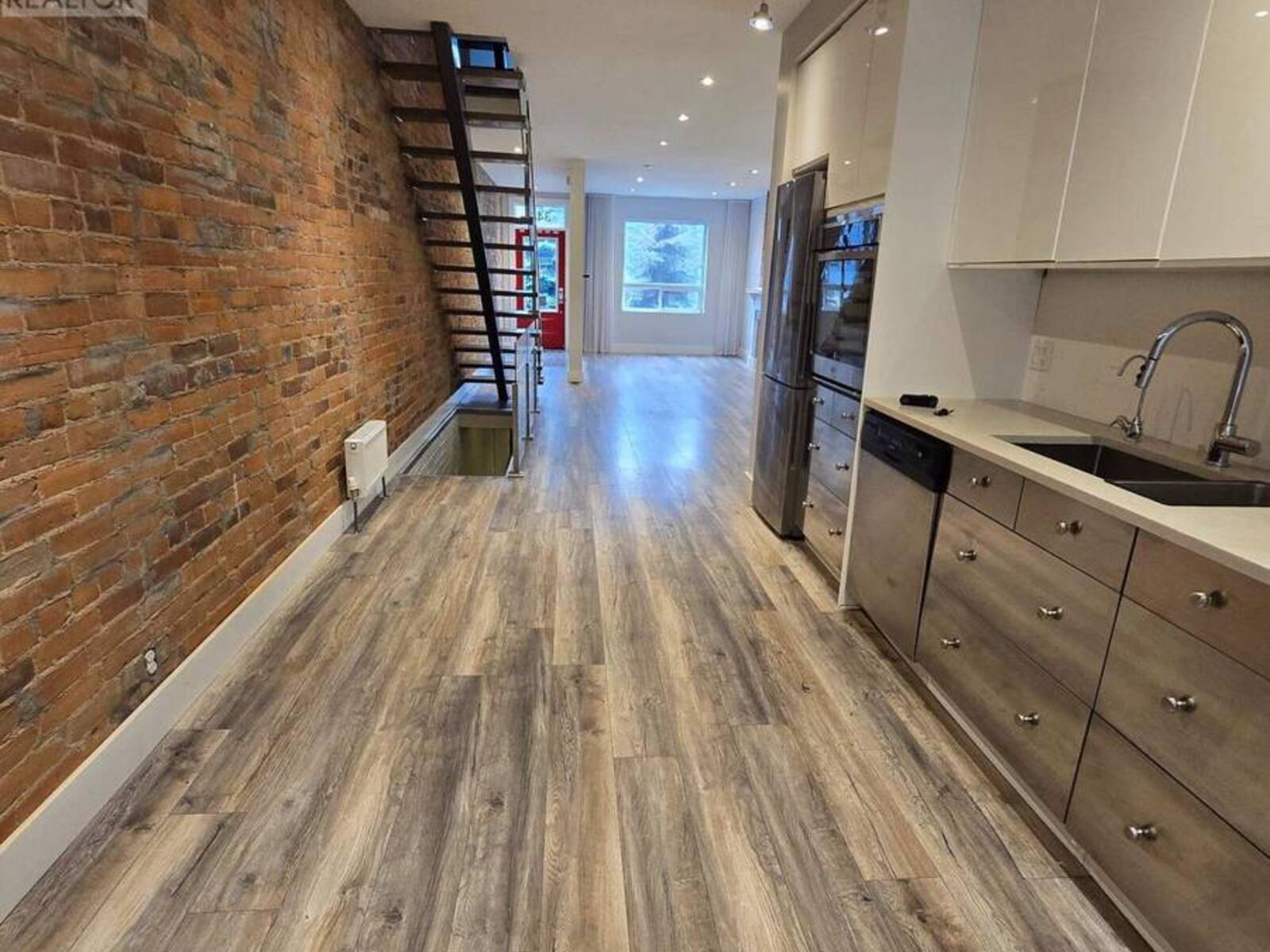 348 DUPONT STREET, Toronto, Ontario M5R 1V9