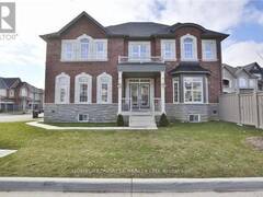 8 ARROWSTONE COURT Brampton Ontario, L6R 3T5