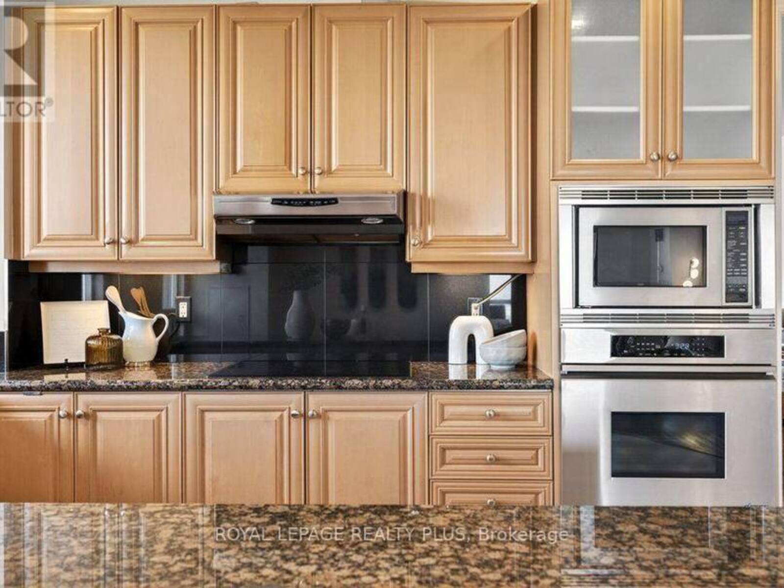 TPH4 - 35 KINGSBRIDGE GARDEN CIRCLE, Mississauga, Ontario L5R 3Z5