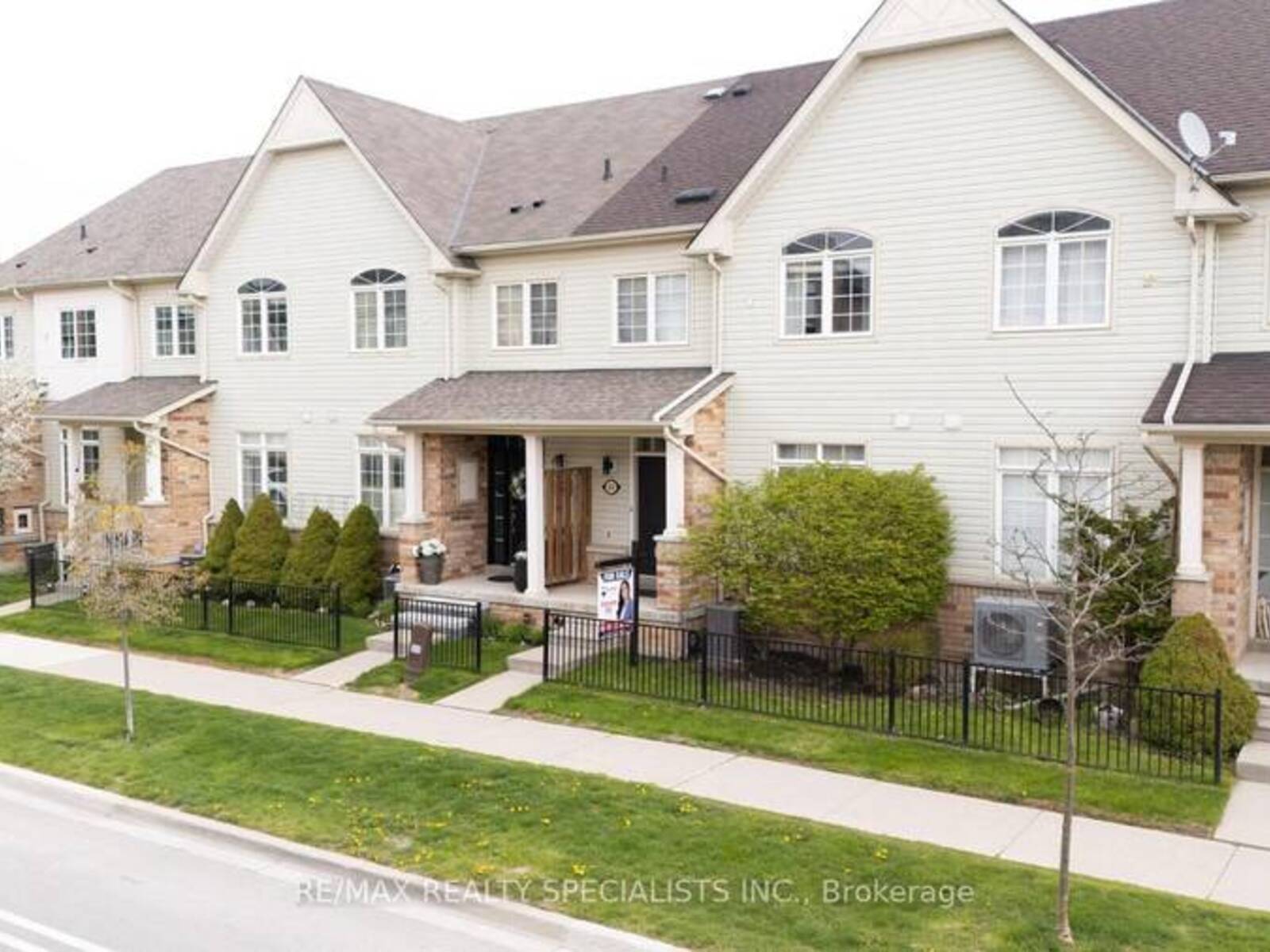 111 CIVIC CENTRE DRIVE, Whitby, Ontario L1R 0C8