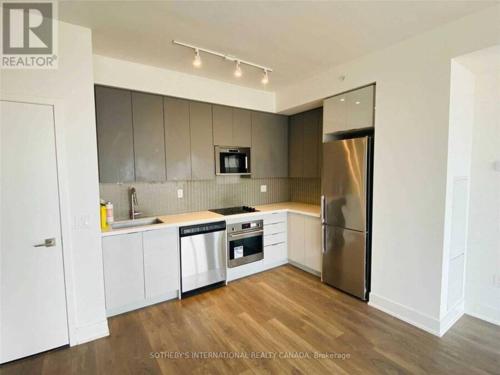 2916 HWY 7, Vaughan, Ontario L4K 0K6