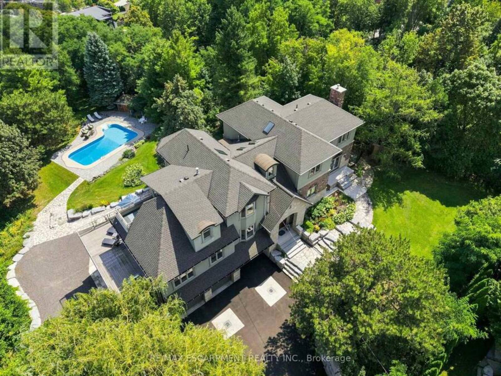 1296 DUNDAS STREET, Burlington, Ontario L7R 3X4
