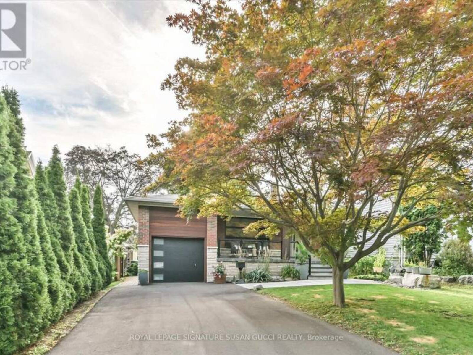 16 SQUIRES AVENUE, Toronto, Ontario M4B 2R3