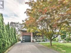 16 SQUIRES AVENUE Toronto Ontario, M4B 2R3
