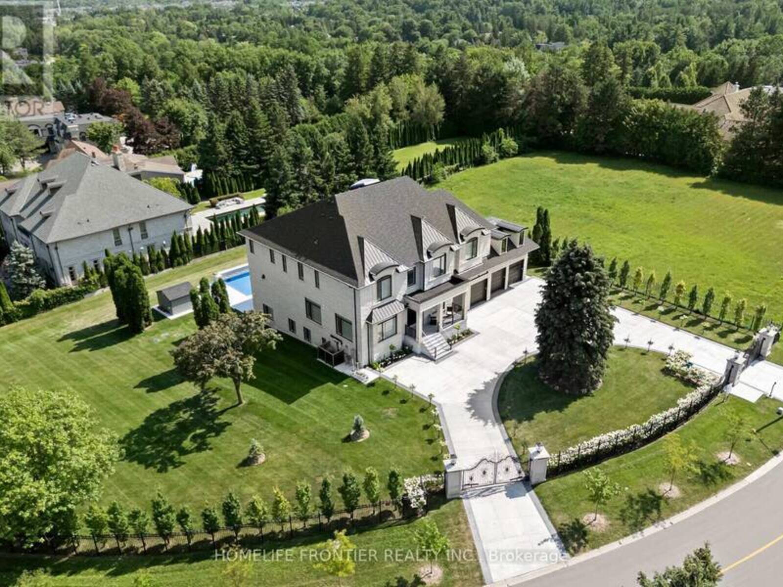 731 WOODLAND ACRES CRESCENT, Vaughan, Ontario L6A 1G2