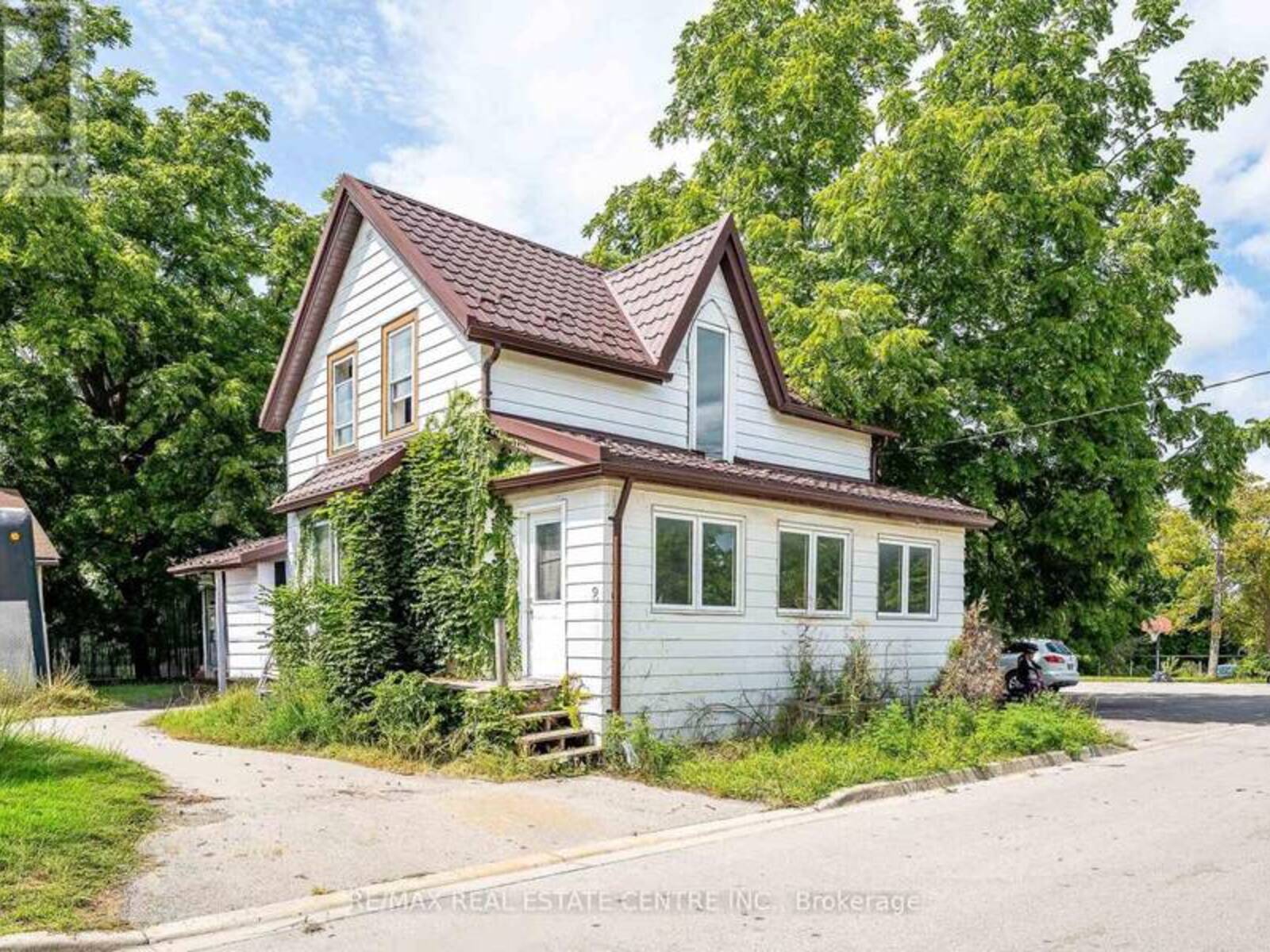 2 WEST PEARL STREET, St. Thomas, Ontario N5P 2N8