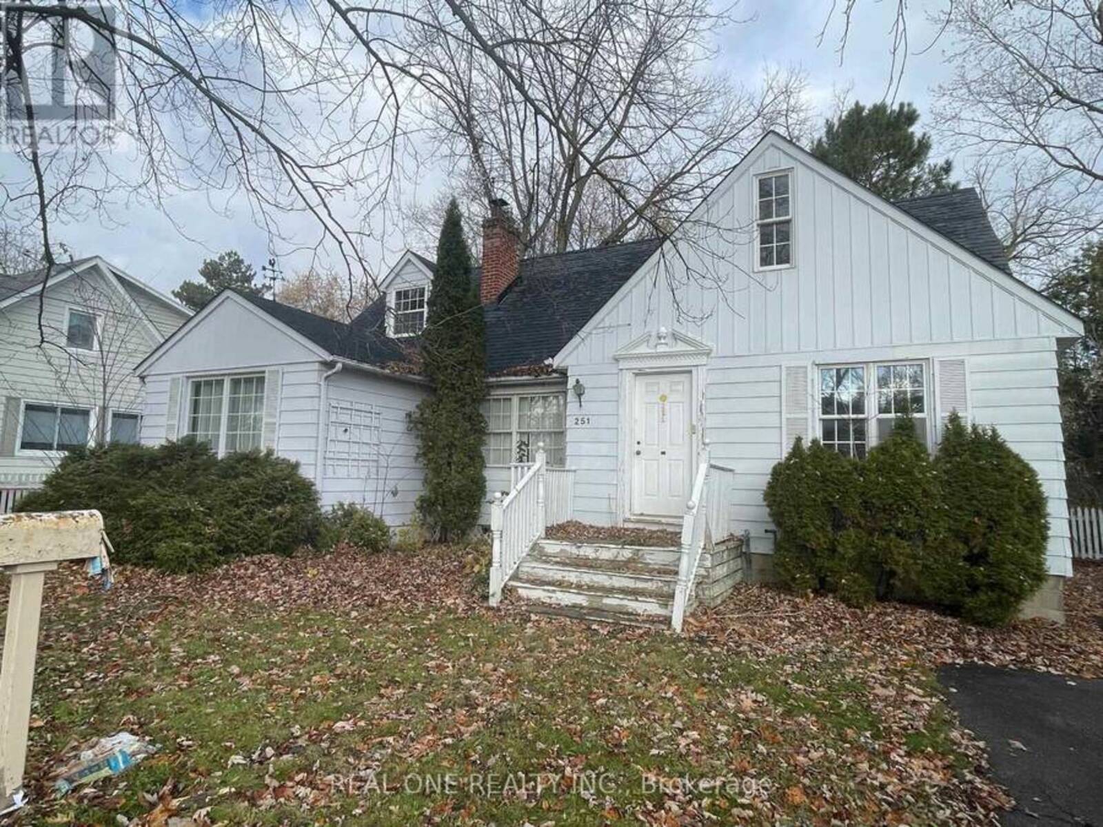 251 RICHMOND STREET, Richmond Hill, Ontario L4C 3Y9